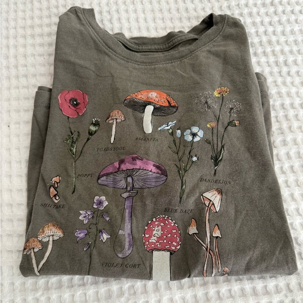 Doe. Mushroom Graphic Olive T-shirt Tee
